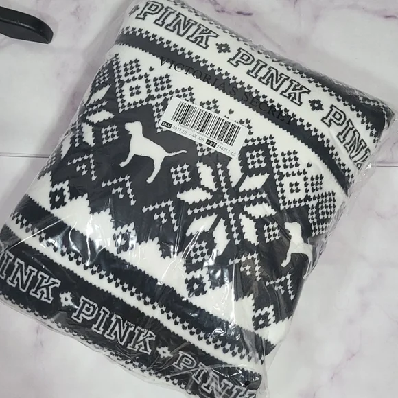 Victoria's Secret PINK Fair Isle Sherpa Blanket - Picture 5 of 5